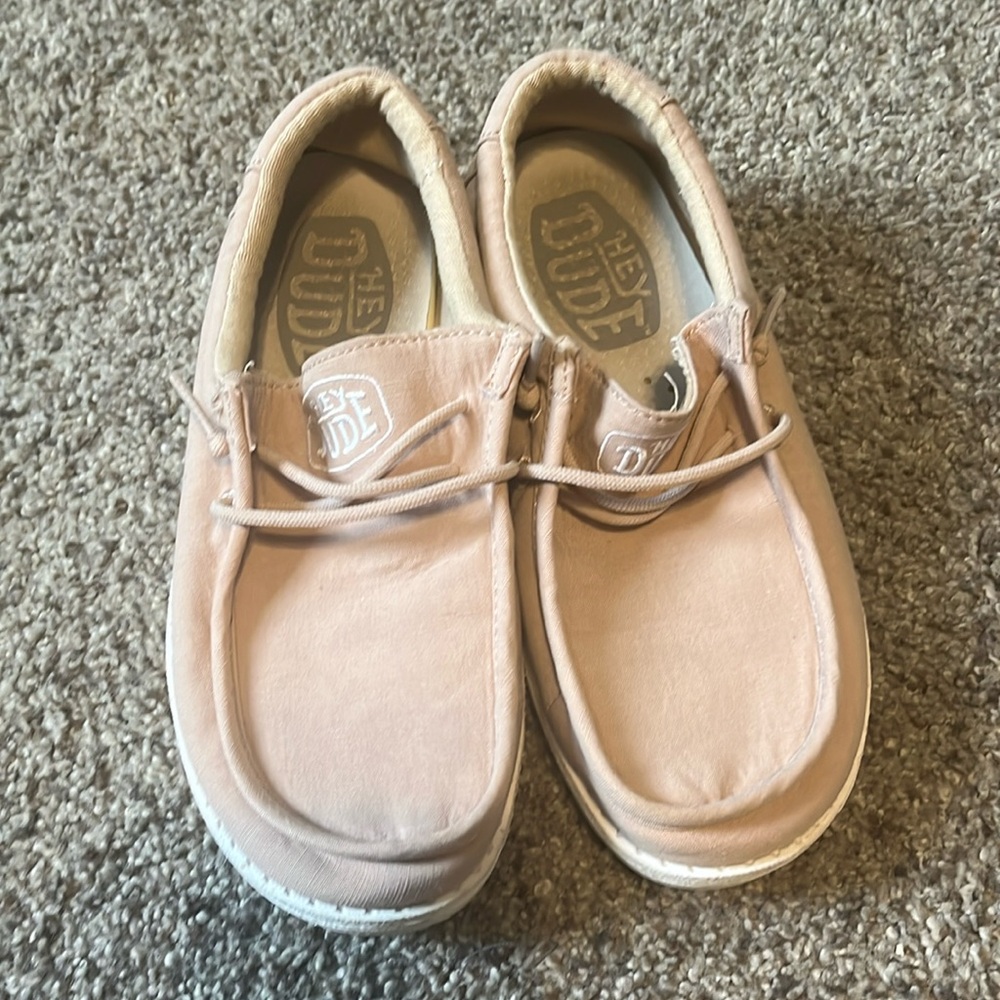Tan Hey Dudes size Y4. Gently used